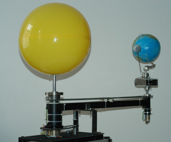 Telurium TE-90 - elektromechanick model obhu Zem kolem Slunce a obhu Msce kolem Zem uren zejmna pro vstavn expozice.
